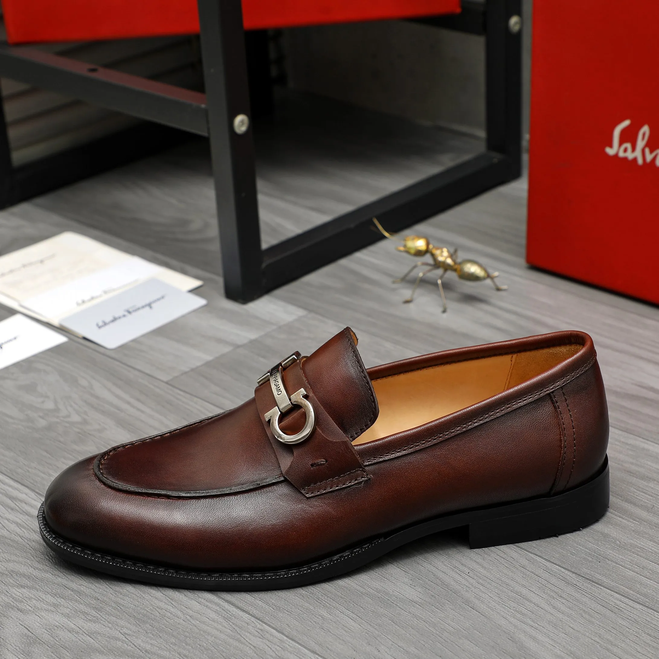 Men's shoes 💰540 Product trademark: Ferragamo "Ferragamo" business casual slip-on leather shoes Regular size: 39-45 (45. Customized, non-returnable) Product materials: Selected color-brushed cowhide upper, cowhide lining, original outsole